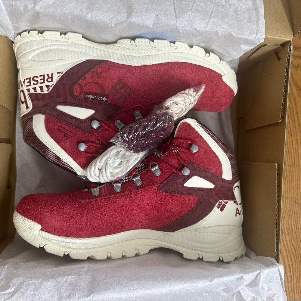 KITH x Columbia Newton Ridge boot- NEW SIZE 11